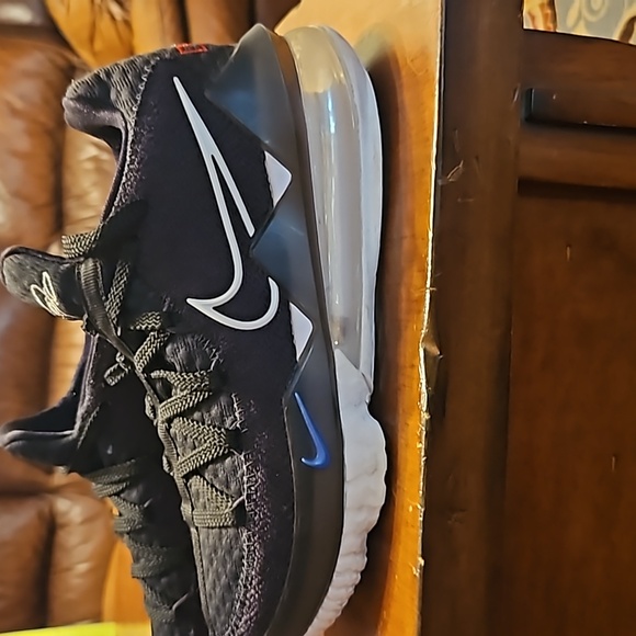 Nike LeBron James Low Black Sneakers. Women's size 4.5. - Picture 2 of 8